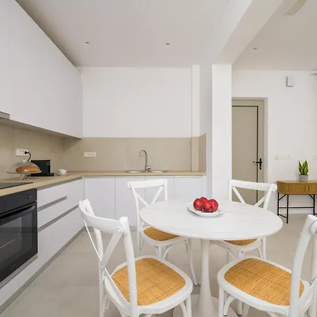 Apartman Eleni *